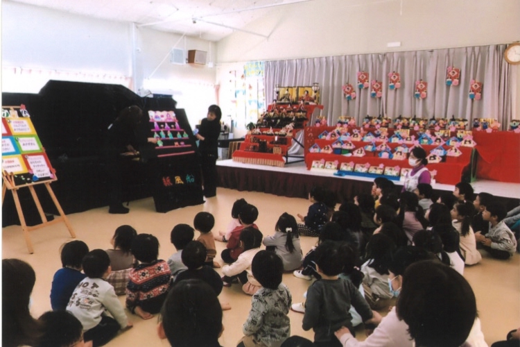 ボランティアサークル読み聞かせの会 紙風船